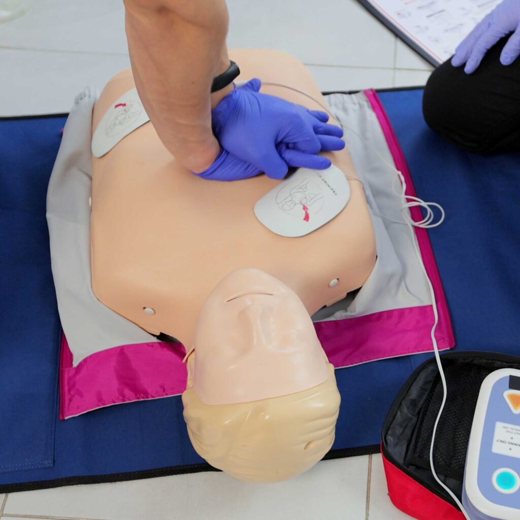 Formación en reanimación RCP y uso del desfibrilador