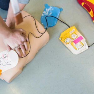 Factores a tener en cuenta al comprar un desfibrilador DEA DESA